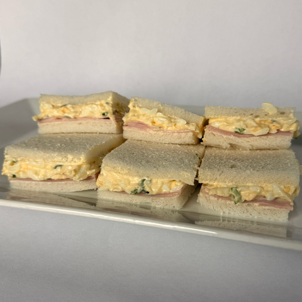 24 Sándwiches de huevo, jamón y ciboulette