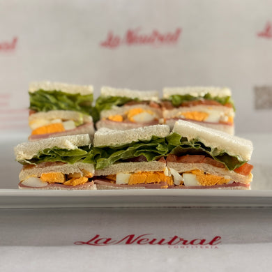 24 Sándwiches olímpicos en pan blanco triples de copetín