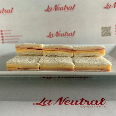 24 Sándwiches mixtos en pan blanco de copetín