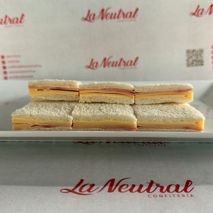 24 Sándwiches mixtos en pan blanco de copetín