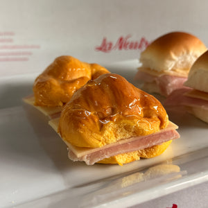 24 Medialunitas rellenas de jamón y queso