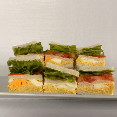 24 Sándwiches olímpicos de pollo en pan blanco triples de copetín