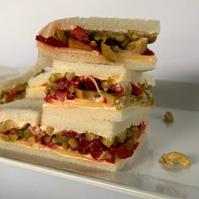 24 Sándwiches de aceitunas y morrón de copetín