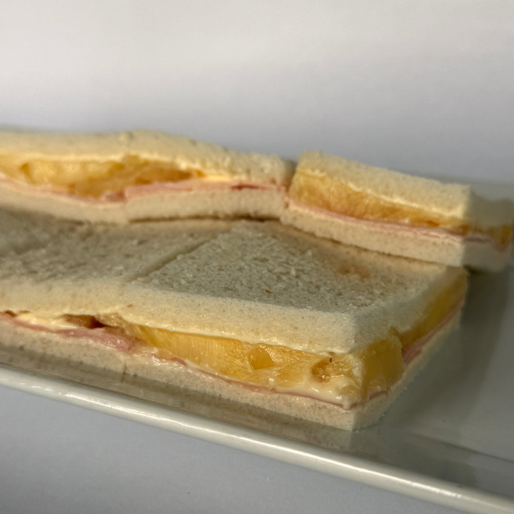 24 Sándwiches de jamón y ananá de copetín