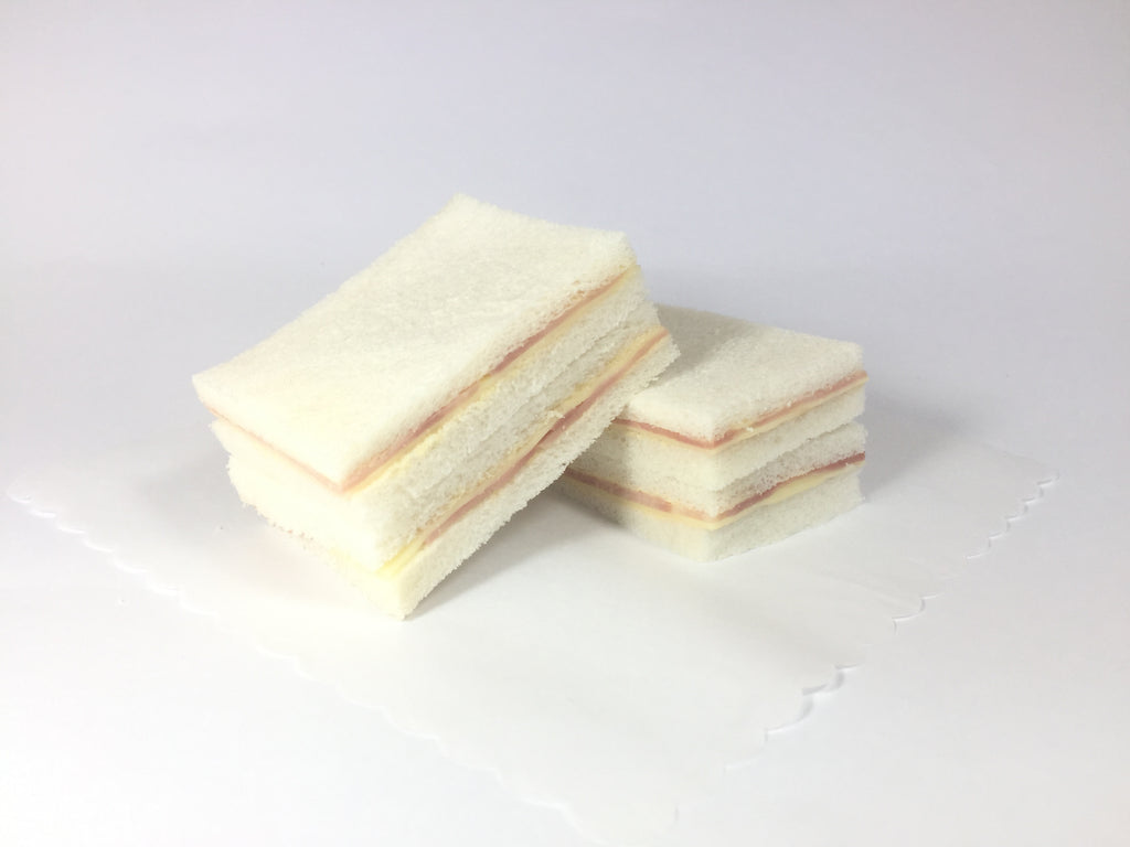 24 Sándwiches mixtos en pan blanco de copetín at