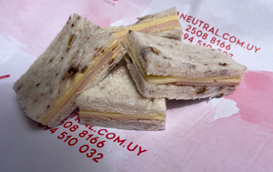 24 Sándwiches mixtos en pan de nuez de copetín