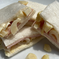 24 Sándwiches de palmitos y salsa golf de copetín